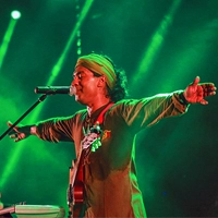 Gi Wiruwanani Pudamu Obata Me Lesin (Tribute To Clarance Wijewardana) Mp3 Song by Jaya Sri 